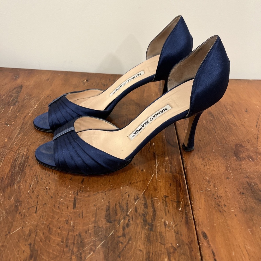 MANOLO BLAHNIK d'Orsay Navy Blue Satin Silver‎ Pumps 37.5  Wedding, Authentic